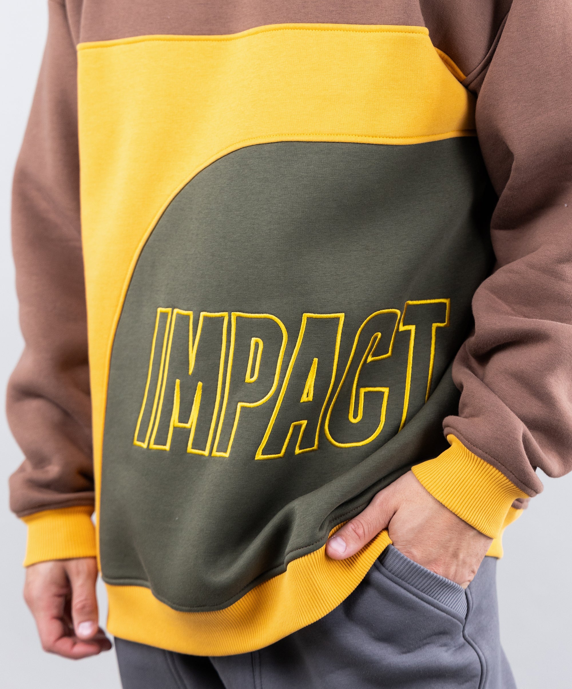 Sweatshirt "Echo", oversized casual unisex sweatshirt. Brown/yellow/khaki. Zoomed in